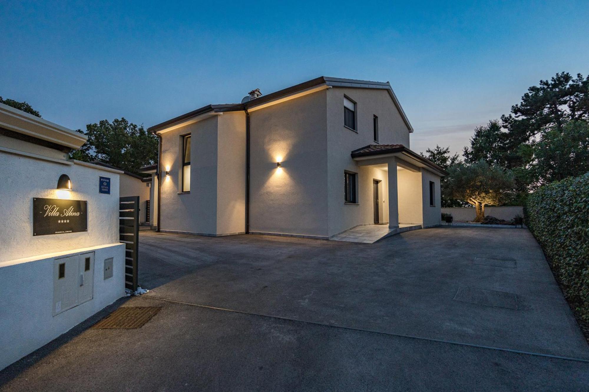 Special Offer! New Luxury Apartment With Pool, Fitness, Outdoor Bar&Grill Buje Exterior foto