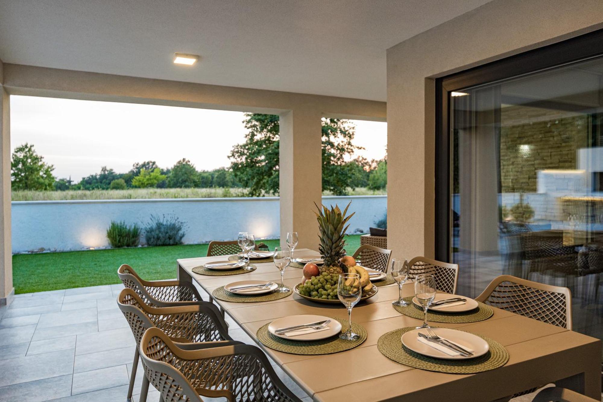 Special Offer! New Luxury Apartment With Pool, Fitness, Outdoor Bar&Grill Buje Exterior foto